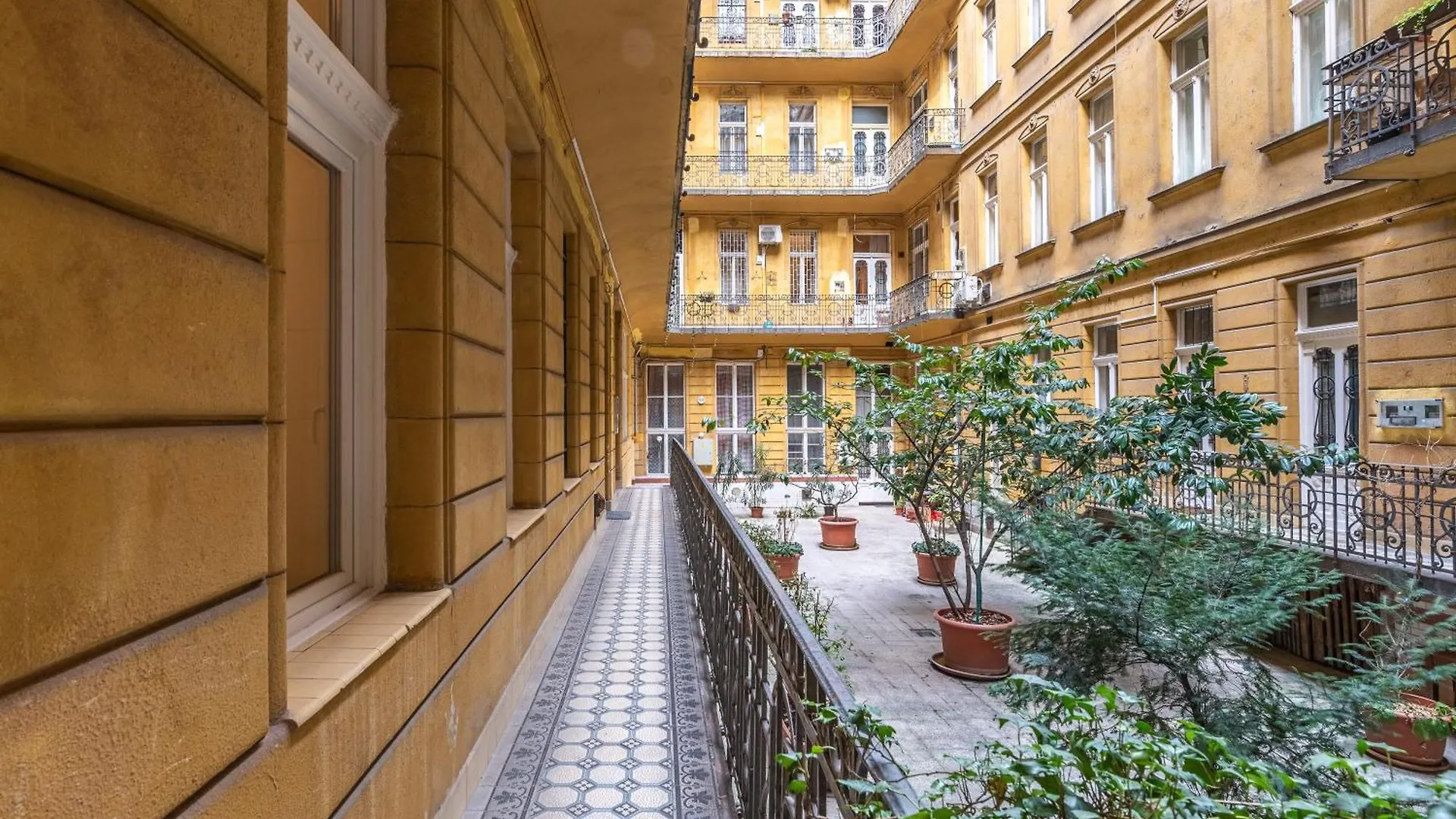 Apartment With Private Terrace - Near Gellert Thermal Bath Budapest Hungary