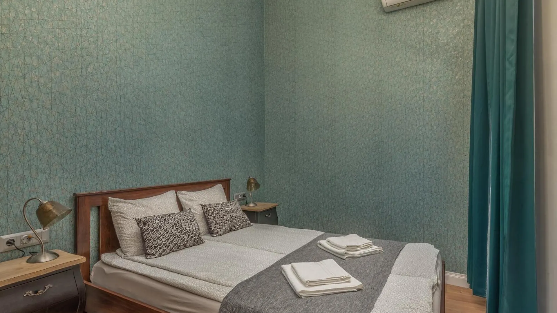 Apartment With Private Terrace - Near Gellert Thermal Bath Budapest