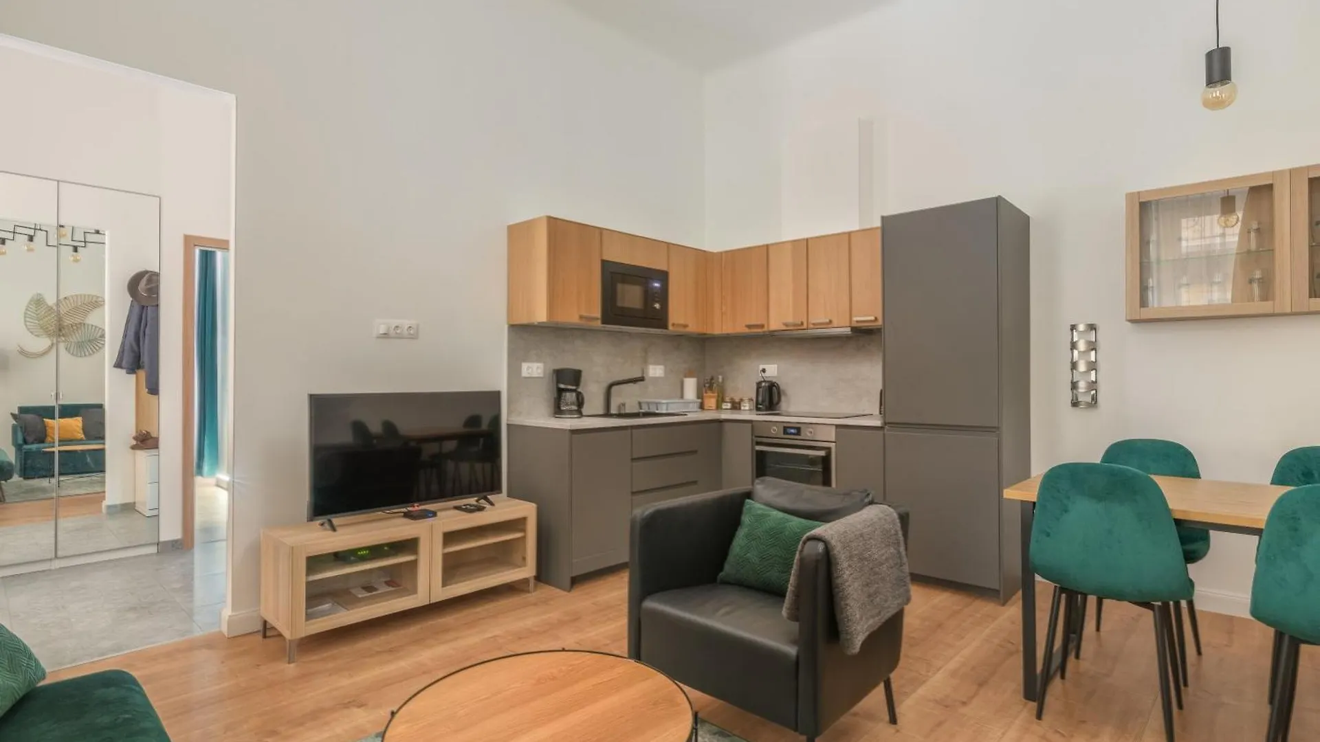 Apartment With Private Terrace - Near Gellert Thermal Bath Budapest