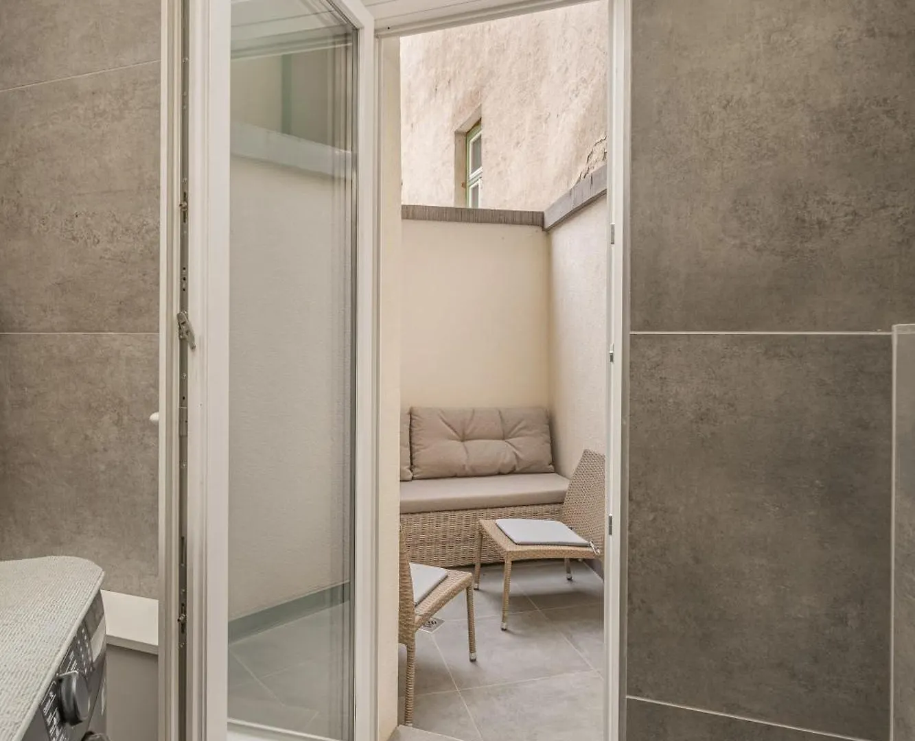 Apartment With Private Terrace - Near Gellert Thermal Bath Budapest